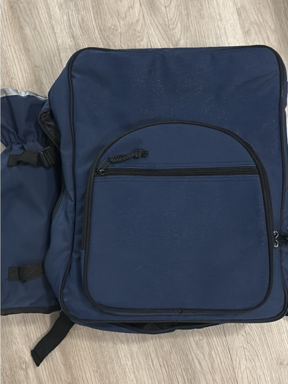 Classic Navy Dinnerware Travel Storage Bag -Backpack.